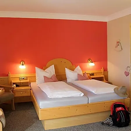 Kleines Edeltraud Hotel *